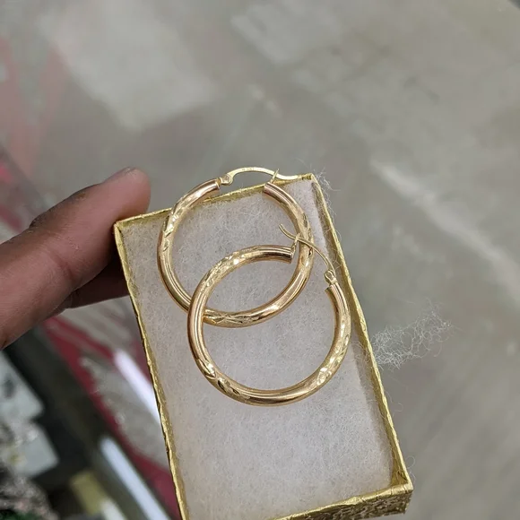 10kt Real Gold Hoop Earring - Picture 3 of 10